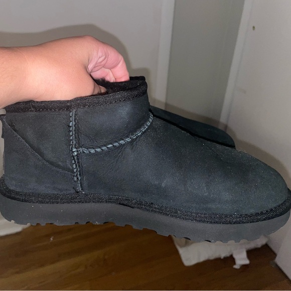 UGG Women’s Classic ULTRA MINI - Picture 2 of 3